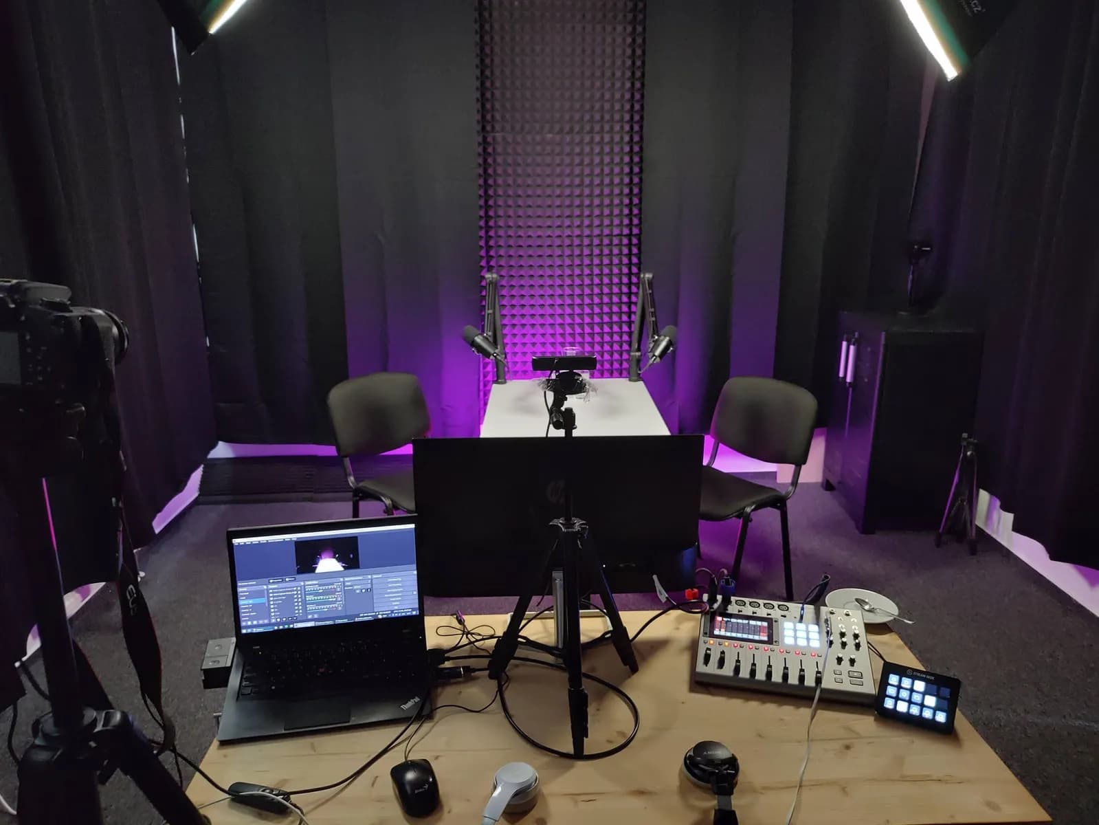 BudeHub Coworking — Podcastové studio