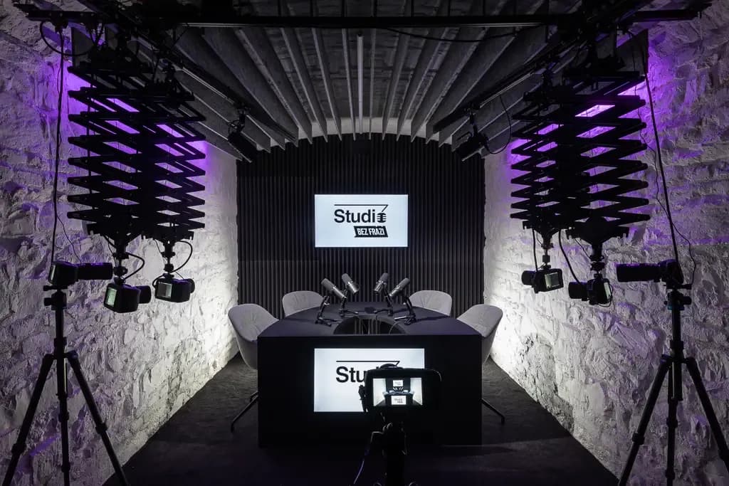 Studio Bez frází